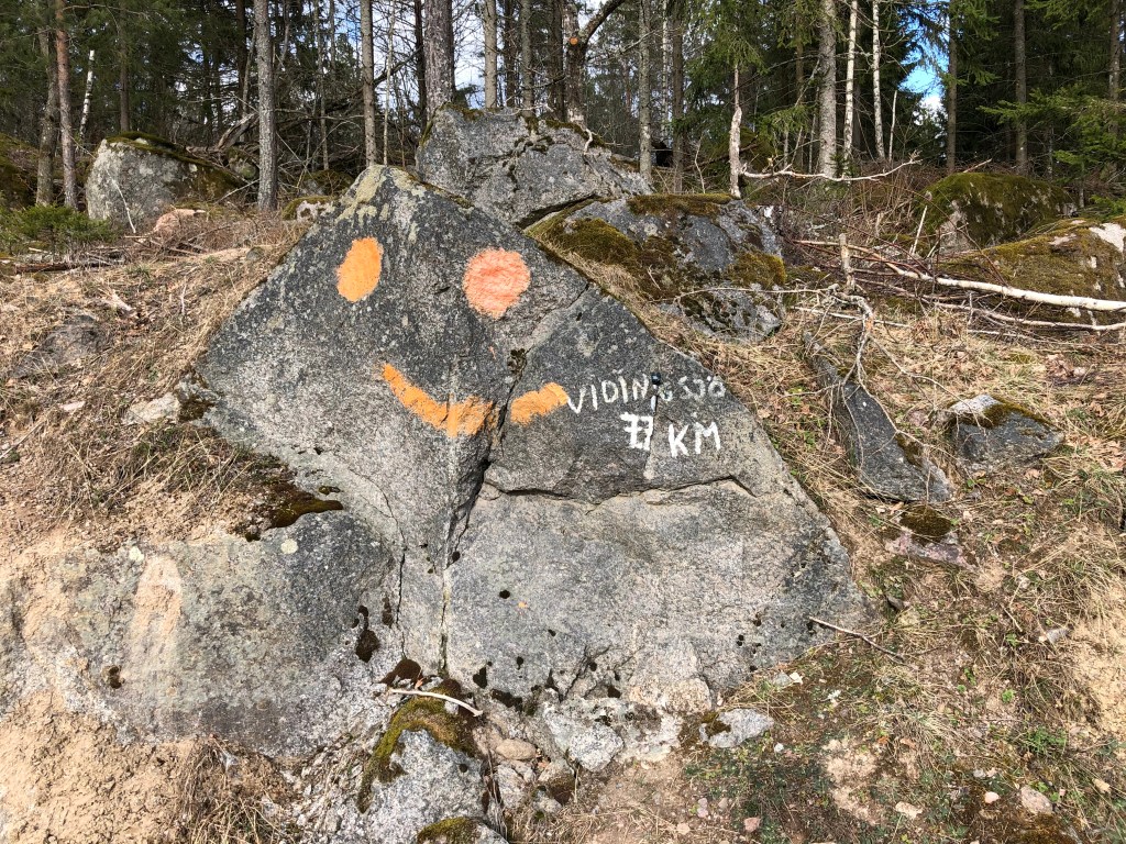 Vägsten som visade avståndet till Vidingsjö (7.7 km)